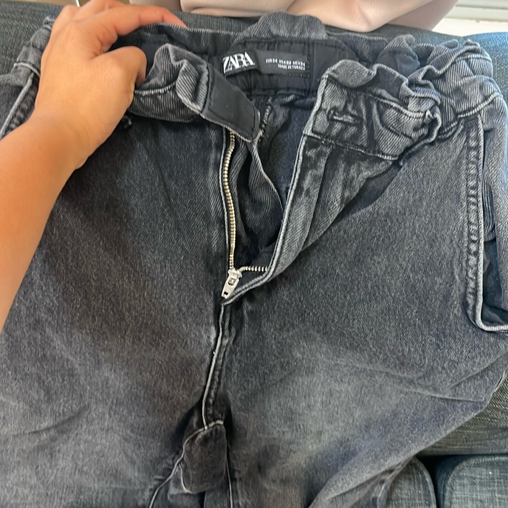 ZARA JEANS SIZE 2!!